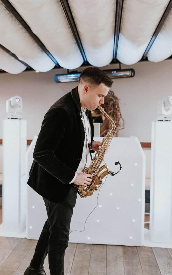 Professional Wedding DJ hire in London and Surrey